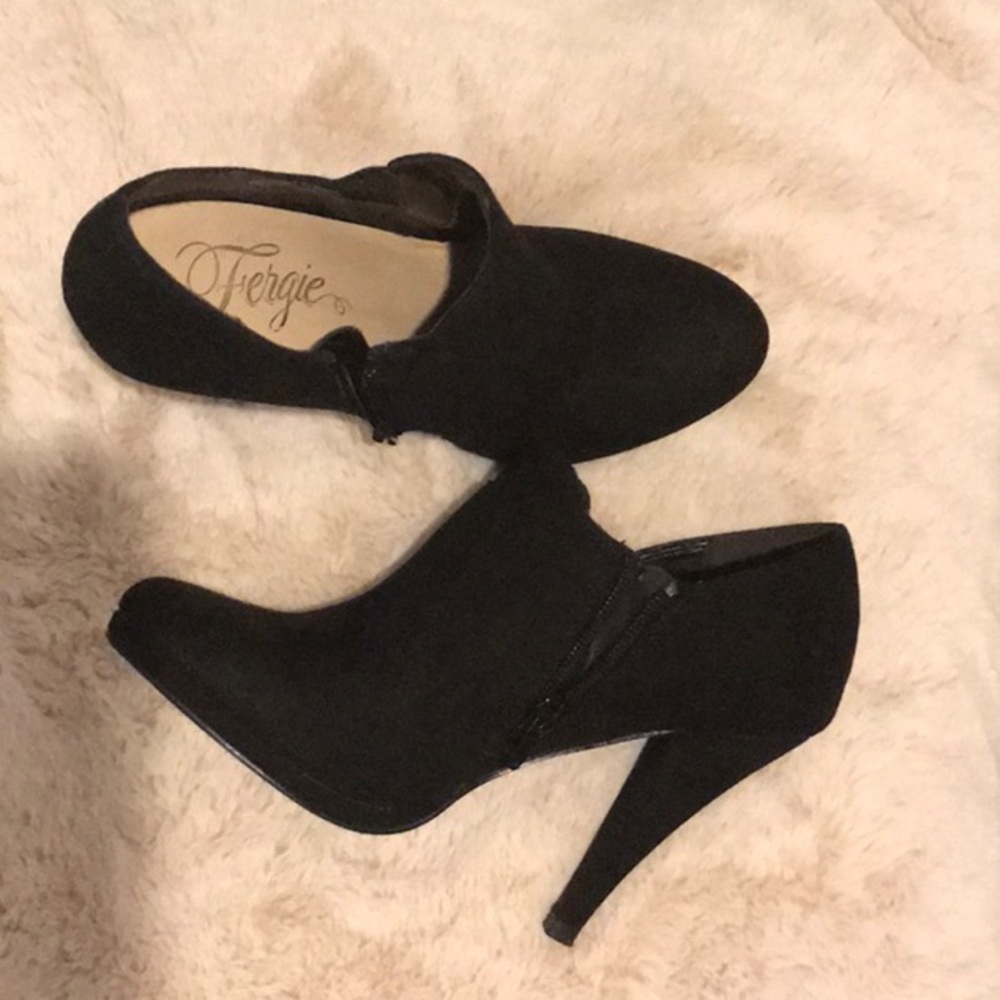 Swayed zipper ankle boots. Like new